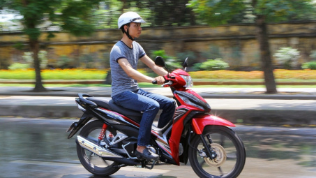 Lý do khiến bánh xe máy rung lắc