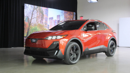 Subaru Uncharted 2026 ra mắt: Phiên bản song sinh của Toyota C-HR+