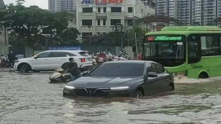 Xe ô tô ngập nước do mưa lũ: Khi nào được bảo hiểm chi trả?