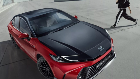 Toyota Camry Sprint Edition bất ngờ ra mắt tại Ấn Độ