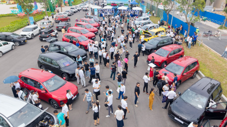 VinFast bàn giao lô xe Limo Green đầu tiên: Giá 749 triệu đồng