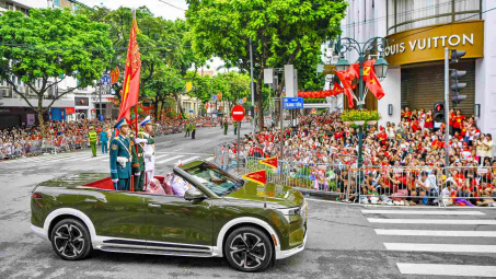 Những chiếc VF 9 đặc biệt xuất hiện tại Lễ Diễu binh, diễu hành A80