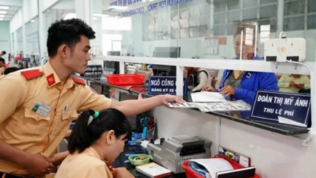 Người dân cần biết: 6 Trường hợp phải đổi đăng ký xe trước 31/12/2025