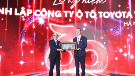 Toyota Việt Nam kỷ niệm 30 năm: Hơn một triệu xe đến tay khách hàng, khởi động sản xuất hybrid