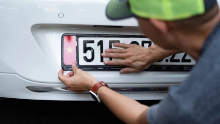 Mức lệ phí cấp biển số ô tô tại Hà Nội và TP.HCM từ 2026