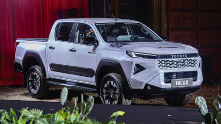 Toyota Hilux hoàn toàn mới ra mắt Việt Nam, “chốt” giá từ 632 triệu đồng