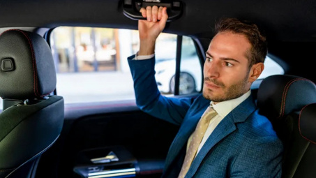 Tay nắm trần ô tô: Chi tiết nhỏ, giá trị lớn ít người để ý