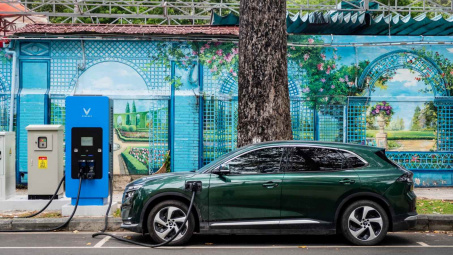 VinFast lại gây “sốc”: Tặng 3 năm sạc pin miễn phí cho khách hàng