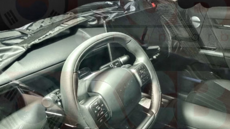 Hyundai Tucson thế hệ mới lộ nội thất với màn hình cỡ lớn nhưng giữ lại nhiều nút bấm vật lý