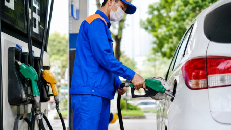 Các hãng ô tô nói gì về việc sử dụng xăng sinh học E10 tại Việt Nam?