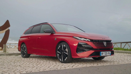 Peugeot 308 SW GT 2026 gây chú ý với màu Đỏ Elixir