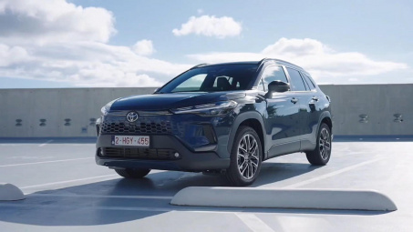 Toyota Corolla Cross 2026 bản cao cấp lộ diện với màu sơn Massive Grey mới