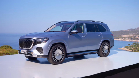 Mercedes-Maybach GLS 680 2026 lộ diện với màu xanh Light Blue Metallic nổi bật