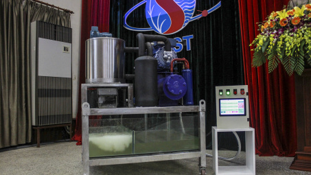 Việt Nam chế tạo thành công máy làm đá tuyết từ nước biển