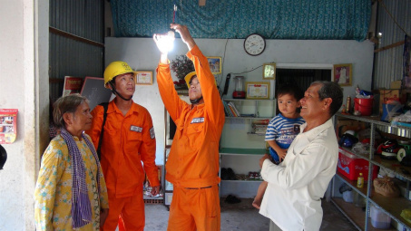 EVN HANOI thiết thực tri ân khách hàng trên địa bàn Thủ đô