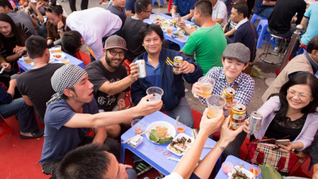 Lễ hội bia Hà Nội “nóng bừng” giữa tiết trời lạnh giá