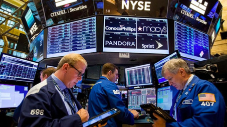 Thị trường chứng khoán đối diện thời kỳ khó khăn: Tâm điểm căng thẳng thương mại và lãi suất