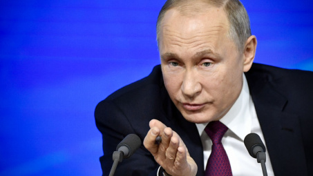 Tin ảnh: Hành động bất ngờ của Putin