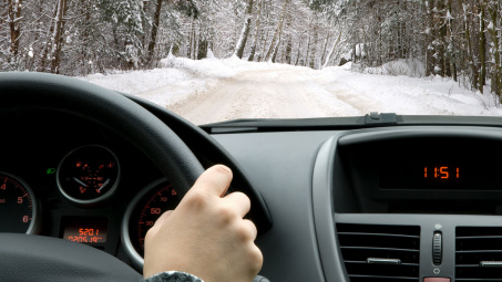 Trời rét đậm có nên bật điều hoà ô tô, để bao nhiêu độ là hợp lý?