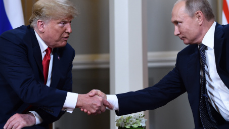 Tin ảnh: Ông Trump khẳng định không "bắt tay" với Nga