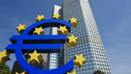 ECB được dự báo sẽ trì hoãn tăng lãi suất