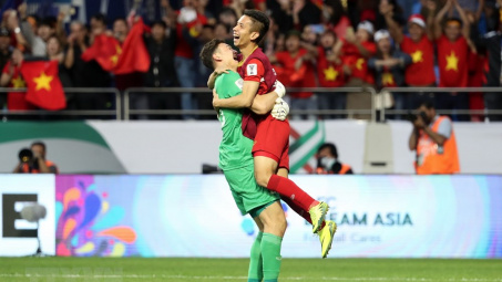 Thủ tướng biểu dương Đội tuyển Việt Nam thi đấu tự tin, quả cảm