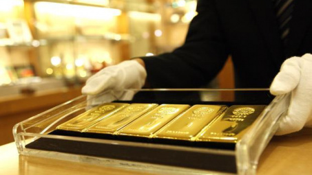 Giá vàng hôm nay 24/1: USD suy yếu, vàng tăng nhanh