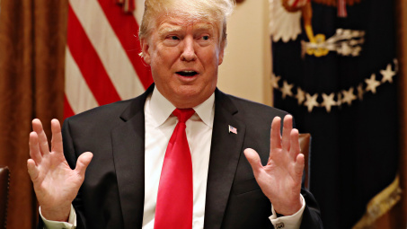 Tin ảnh: Trump tạm cho Chính phủ mở cửa 3 tuần