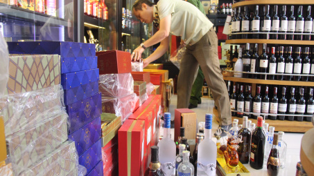 Đồng Nai: Thu giữ hàng trăm chai rượu không rõ nguồn gốc