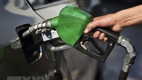 Giá dầu tăng hơn 1% trong bối cảnh Saudi Arabia giảm sản lượng dầu