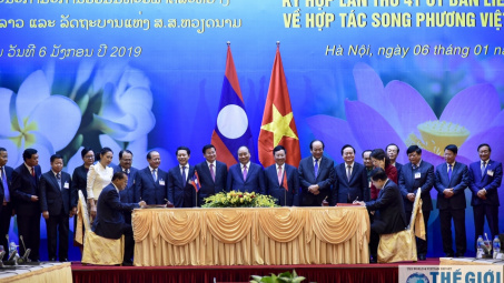 Việt Nam – Lào ký kết 6 văn kiện hợp tác