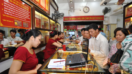 Giá vàng hôm nay 8/1: Vàng đồng loạt quay đầu giảm