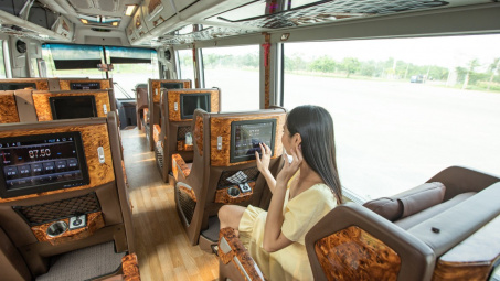 Xe buýt của Grab xuất hiện ở Sài Gòn, bên trong như xe sang