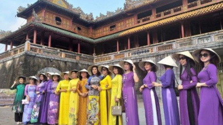Miễn vé tham quan di tích Huế cho du khách nữ mặc áo dài ngày 20/10