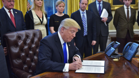 [Tin ảnh] Ông Trump "tung đòn mới" với Thổ Nhĩ Kỳ