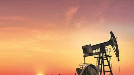 Giá dầu thô ổn định, thị trường chờ đợi thông tin hoạt động khai thác dầu tại Hoa Kỳ