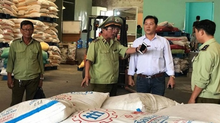 [Nóng] 250 tấn đường cát đang sang chiết, đóng gói lậu bị thu giữ