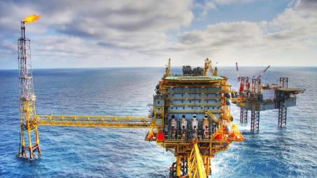 Giá dầu thô tăng mạnh do dự trữ dầu thô của Hoa Kỳ giảm