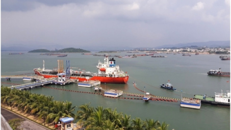 Cảng dầu B12 đón tàu Long Phú 20 lần đầu tiên cập cầu 40.000 DWT