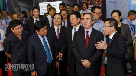 Triển khai Nghị quyết mới, Việt Nam liệu có “bắt nhịp” được cuộc đua 4.0?