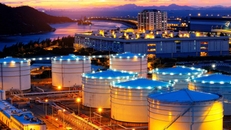 Giá dầu thô giảm do thị trường lo ngại tình trạng dư cung