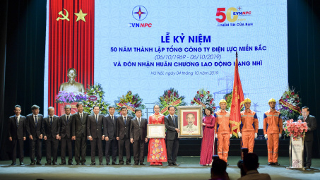 Phó Thủ tướng Trịnh Đình Dũng: EVNNPC bám sát định hướng, xây dựng kế hoạch phát triển trung, dài hạn