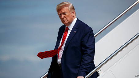[Tin ảnh] Ông Trump chối trách nhiệm?