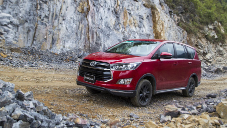 Doanh số xe Toyota sụt giảm mạnh tại Việt Nam