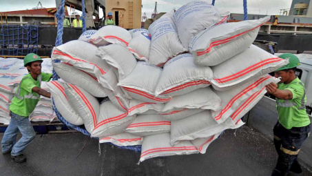 Philippines trở thành nước nhập khẩu gạo nhiều nhất thế giới