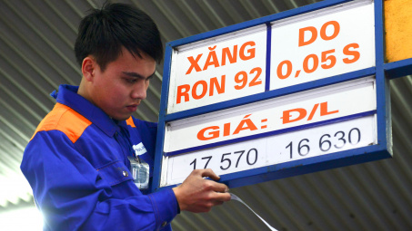 Tăng giá xăng, giảm giá dầu từ chiều 15/11