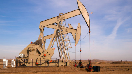 Giá dầu thô được giữ tương đối vững, thị trường chờ đợi đàm phán thương mại Mỹ - Trung