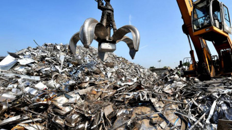 Bộ Công Thương ban hành Danh mục phế liệu tạm ngừng kinh doanh tạm nhập, tái xuất