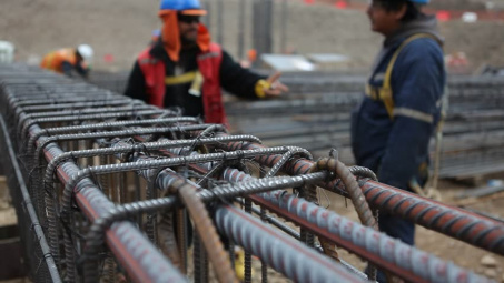 Giá quặng sắt và thép đồng loạt giảm