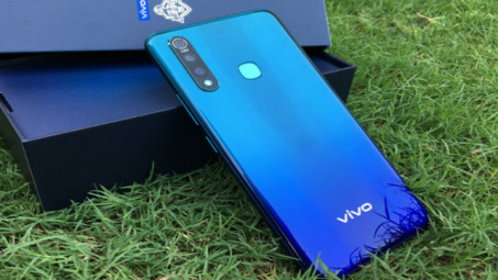 Vivo U20 chính thức ra mắt - Pin khủng, sạc nhanh, giá cực "mềm"